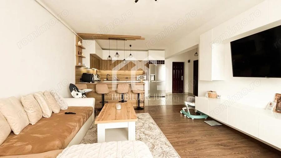 Apartament cu 3 camere semidecomandat în Jucu