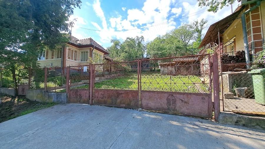 Casă cu 2 camere cu Teren 2330 Mp în Verveghiu