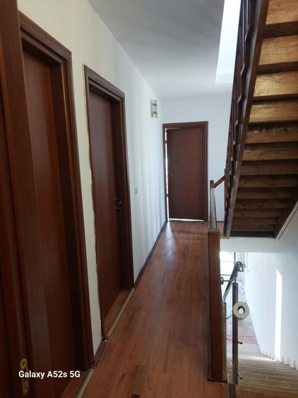 Casă individuală cu 5 camere cu Canalizare în Bucureștii Noi