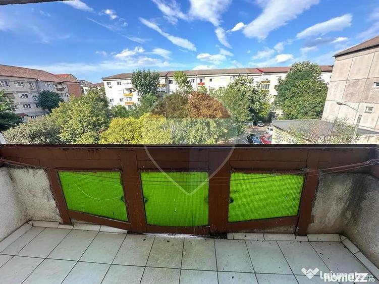 Apartament cu 3 camere decomandat în Rogerius
