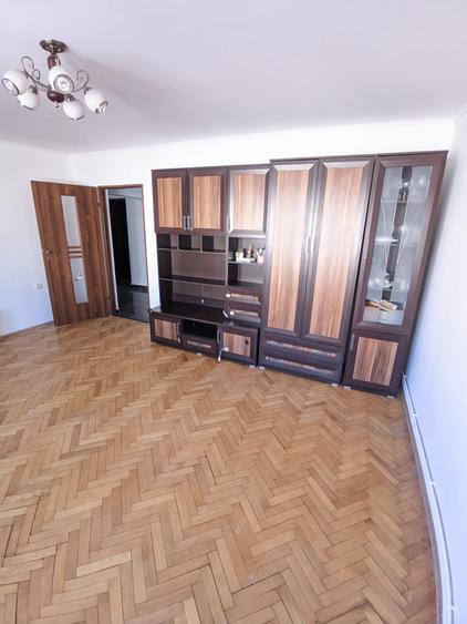 Apartament cu 3 camere decomandat în Mărăști — fotografia 3