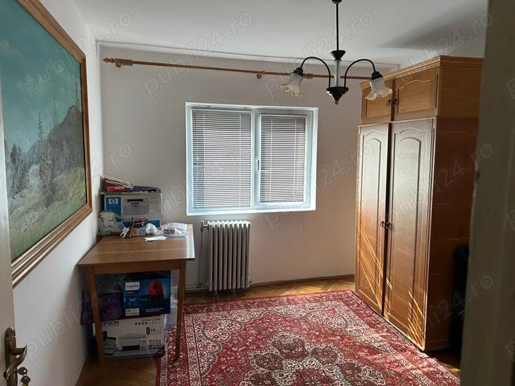 Apartament cu 4 camere decomandat în Central