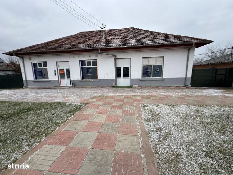 Spațiu comercial, de 300 mp, în Băjești