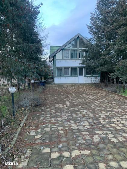 Casă cu 5 camere cu Teren 3000 Mp în Vernești