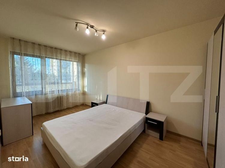Apartament cu 3 camere semidecomandat în Ciupercenii Noi