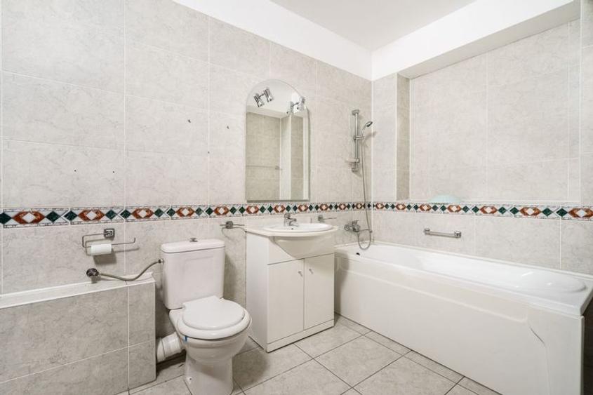 Casă cu 5 camere cu Canalizare în Barbu Văcărescu