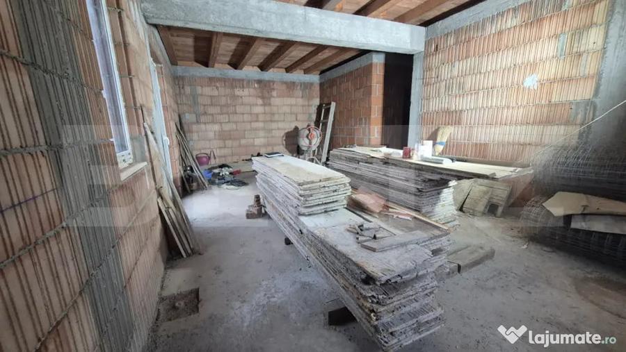 Casă cu 4 camere cu Teren 400 Mp în Vetiș