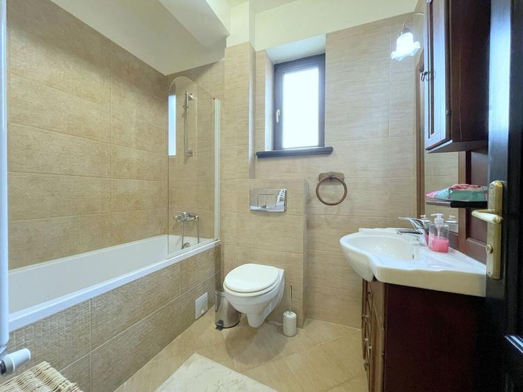 Apartament cu 3 camere semidecomandat, mobilat în Mircea cel Bătrân