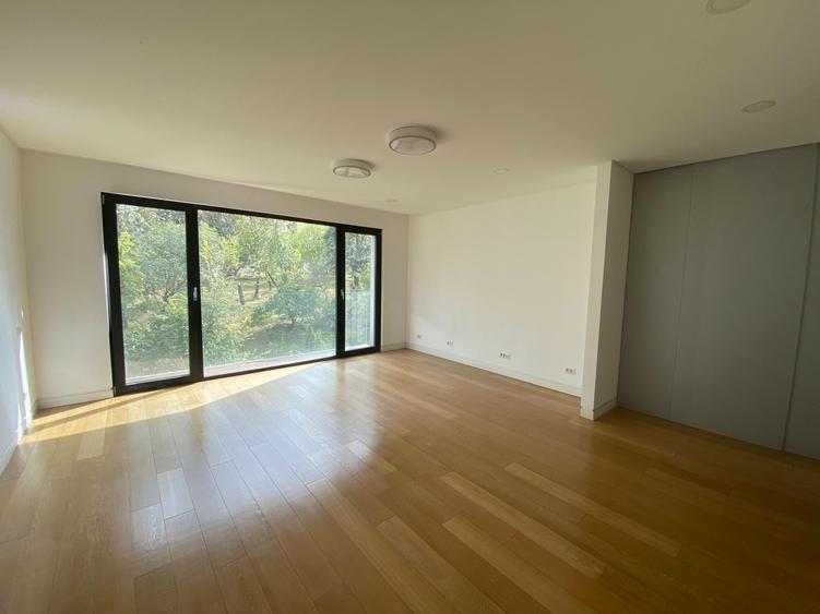 Apartament cu 3 camere semidecomandat în Cotroceni