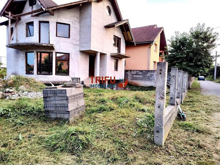 Casă individuală cu 4 camere cu Canalizare în Cetate