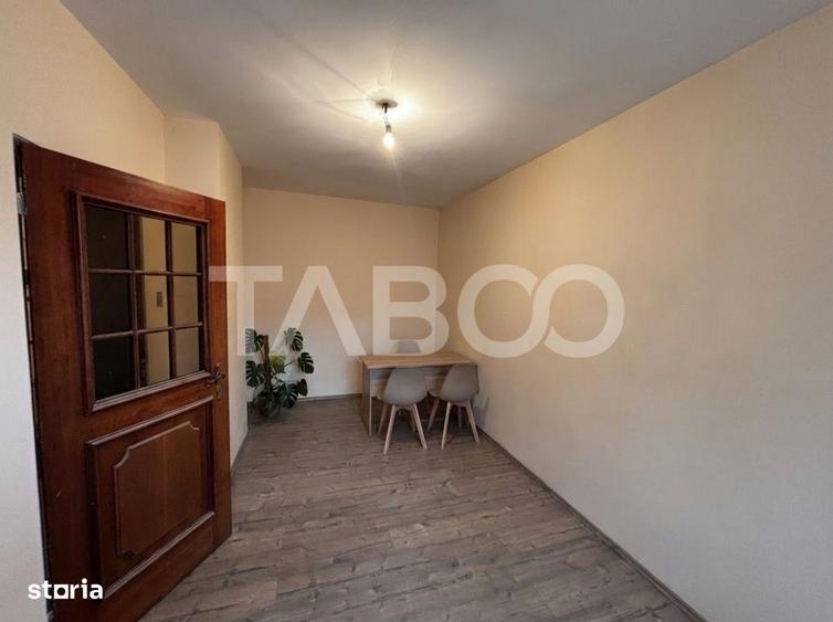 Apartament cu 4 camere semidecomandat în Orașul de Jos