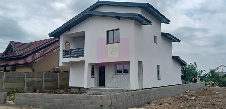 Casă cu 5 camere cu Teren 435 Mp în Săbăreni
