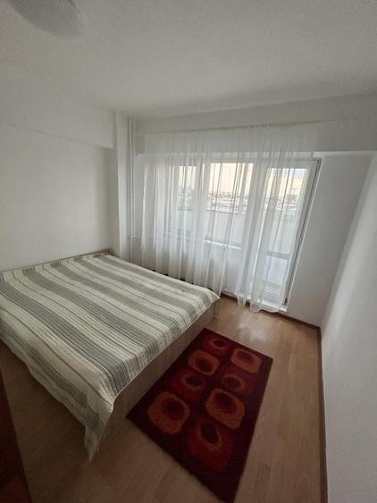 Apartament cu 3 camere decomandat în Obor