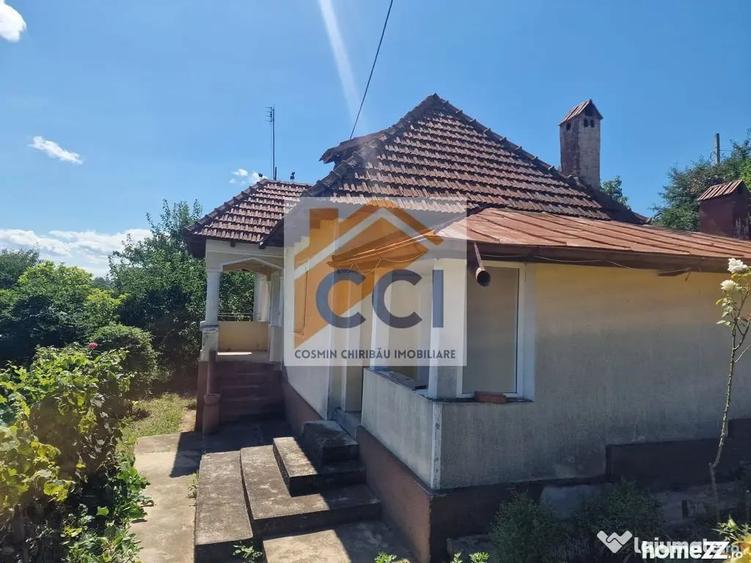 Casă cu 5 camere cu Teren 10426 Mp în Est