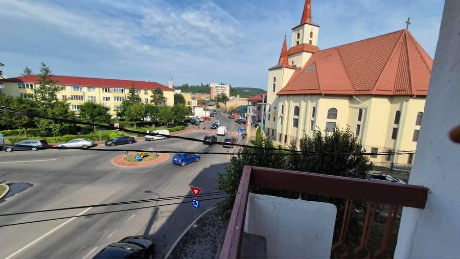 Apartament cu 3 camere decomandat în Ultracentral