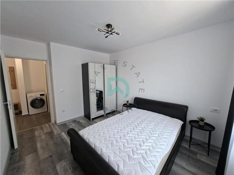Apartament cu 3 camere decomandat în Tractorul