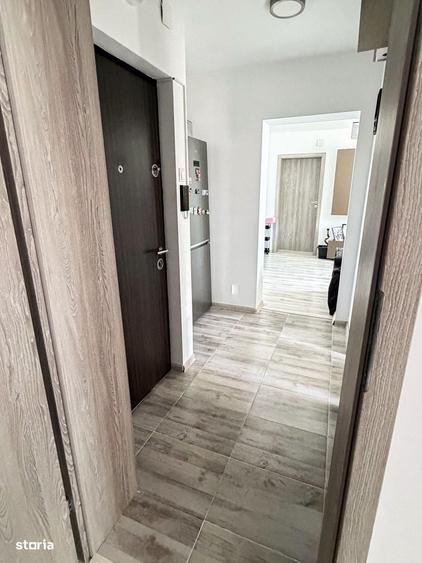 Apartament cu 3 camere semidecomandat în Calea București