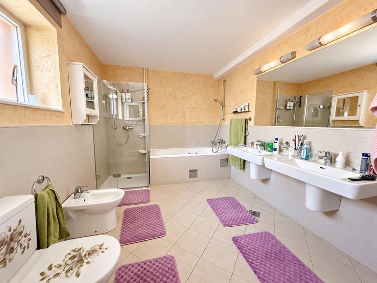 Apartament cu 3 camere decomandat în Eminescu