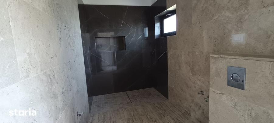 Casă cu 4 camere cu Teren 378 Mp în Malu Mare
