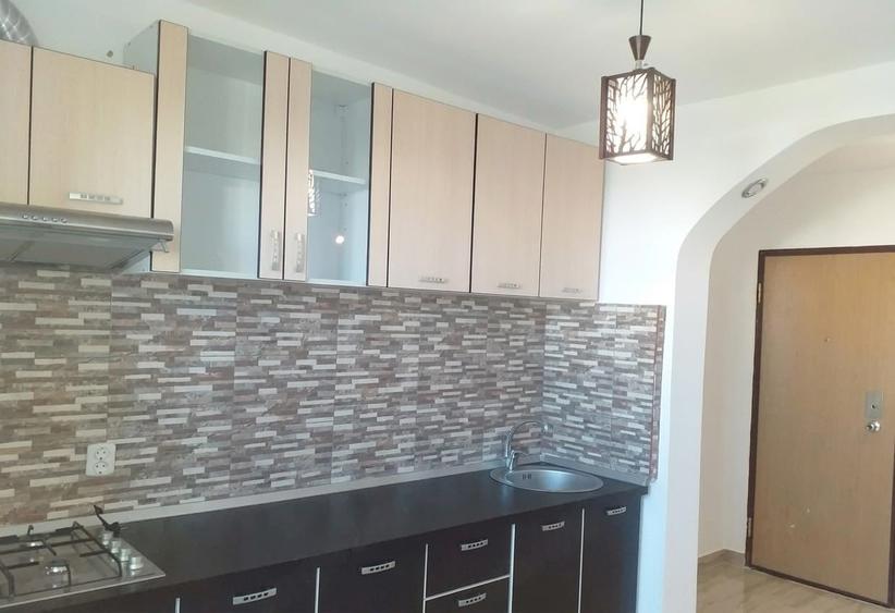 Apartament cu 2 camere decomandat în Titan