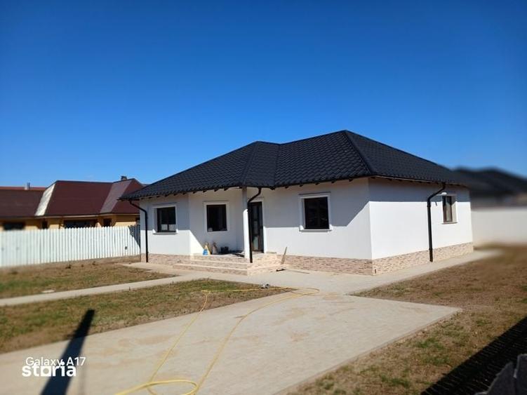 Casă cu 3 camere cu Teren 110 Mp în Dumbrava