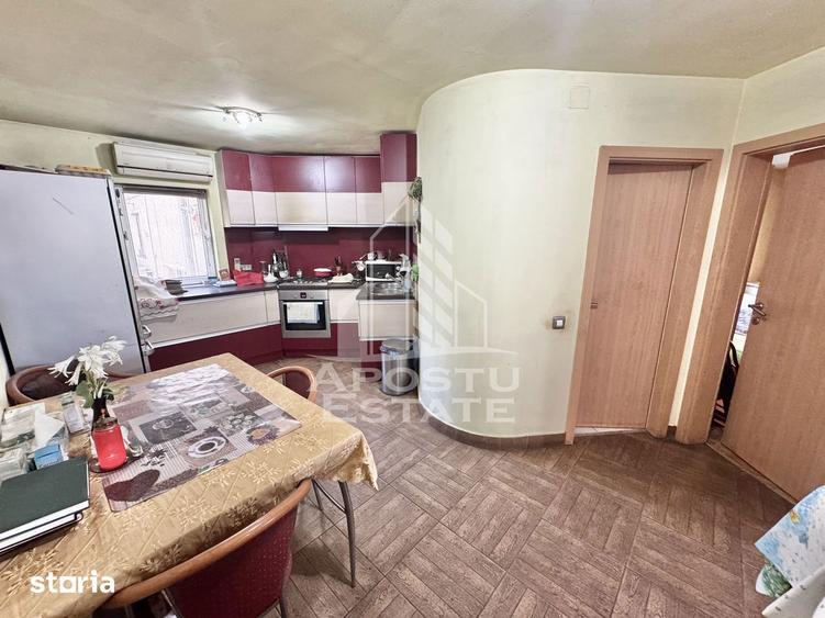 Apartament cu 3 camere, mobilat în Soarelui