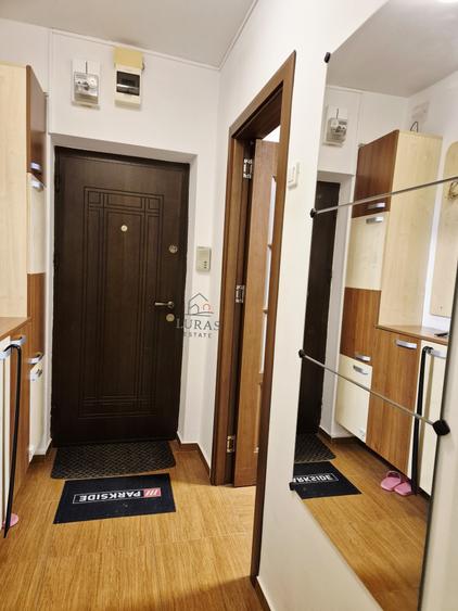 Apartament cu 4 camere semidecomandat, mobilat în Tomis III
