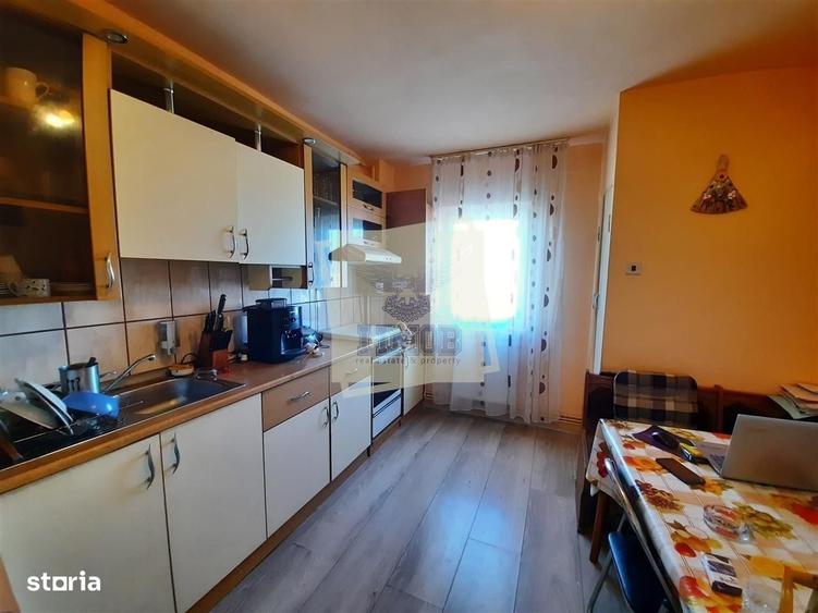 Apartament cu 4 camere, mobilat în Central