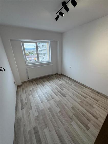 Apartament cu 3 camere decomandat, mobilat în Ultracentral