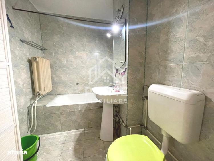 Apartament cu 3 camere în Cetate