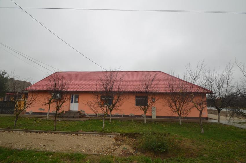 Casă individuală cu 3 camere cu Canalizare în Pădureni (Jebel)