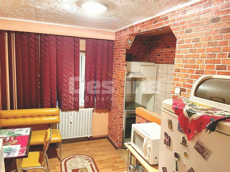 Apartament cu 3 camere decomandat în 9 Mai