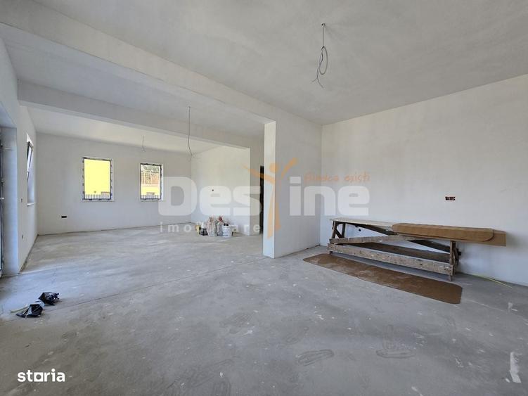 Casă cu 4 camere în Breazu