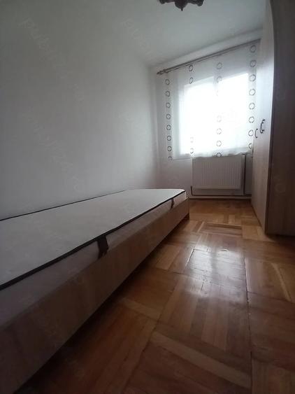 Apartament cu 3 camere semidecomandat în Fortuna