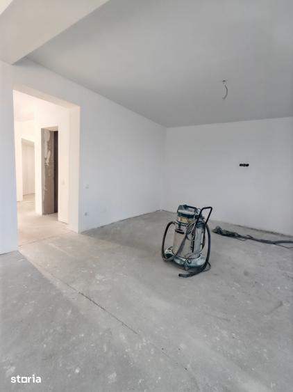 Casă cu 6 camere cu Teren 365 Mp în Ștefănești