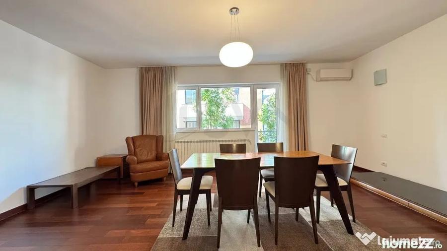 Apartament cu 4 camere decomandat în Polonă