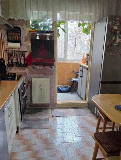 Apartament cu 4 camere semidecomandat în Militari