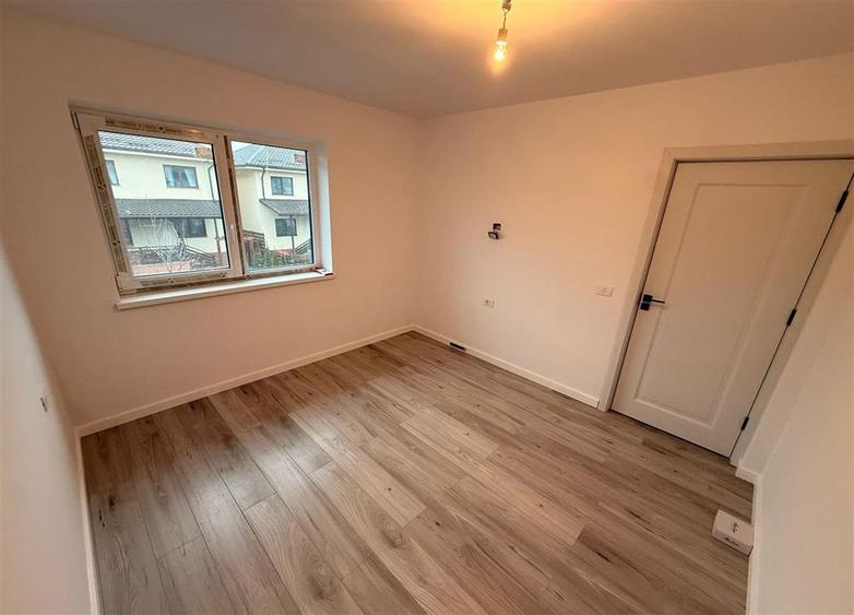 Duplex cu 4 camere cu Teren 260 Mp în Lisaura