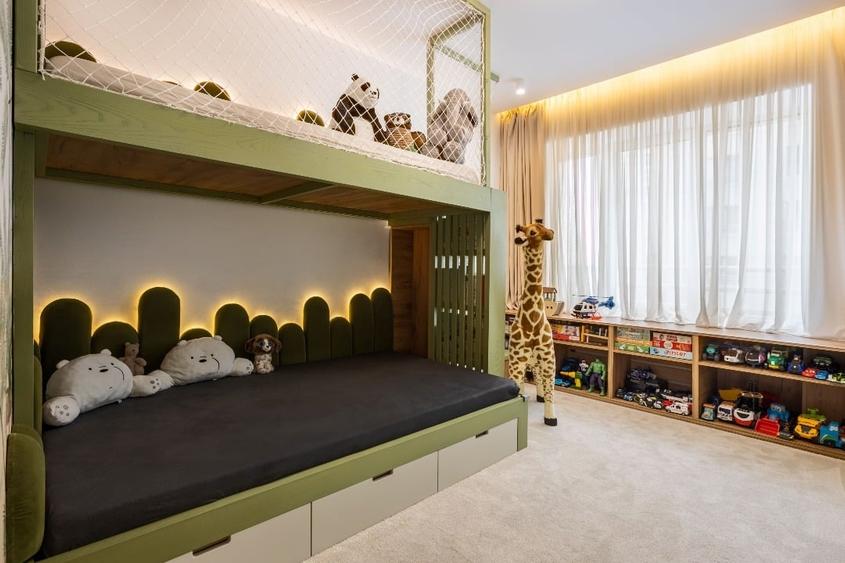 Apartament cu 3 camere semidecomandat, mobilat în Dristor