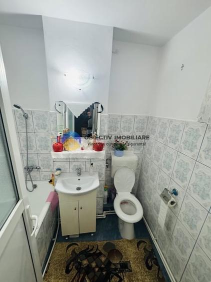 Apartament cu 3 camere semidecomandat în Dărmănești