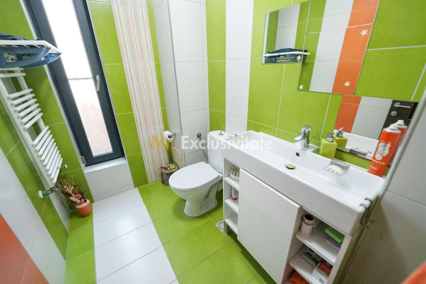 Casă individuală cu 6 camere cu Piscina în Cârcea