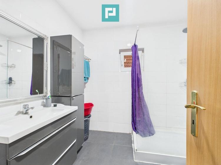 Casă individuală cu 5 camere cu Canalizare în Remetea Mare