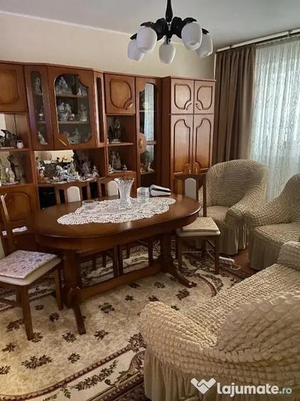 Apartament cu 3 camere decomandat în Plantelor