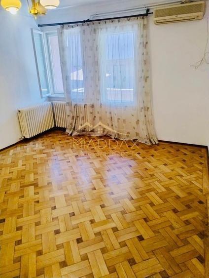 Casă individuală cu 6 camere cu Canalizare în Domenii