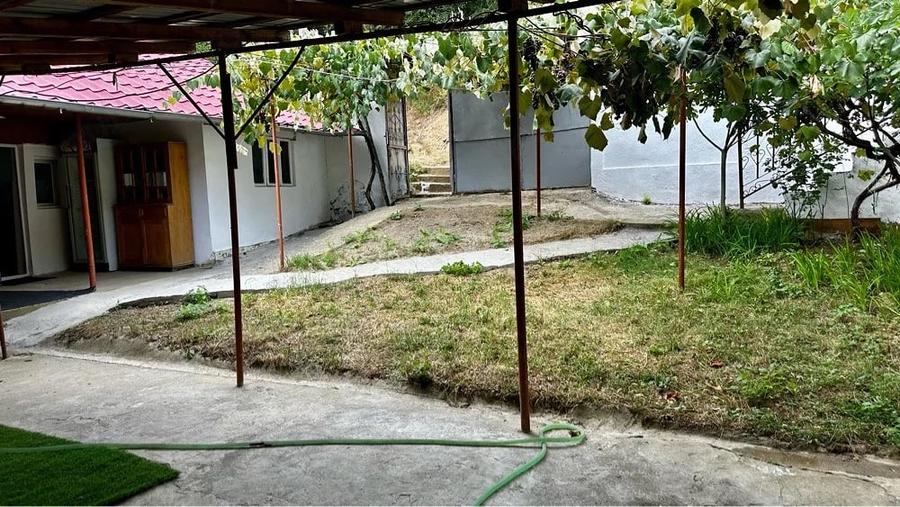 Casă cu Teren 1000 Mp în Podeni