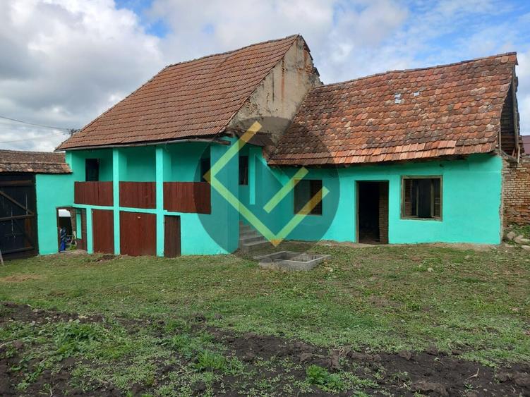 Casă individuală cu 2 camere cu Teren 900 Mp în Central