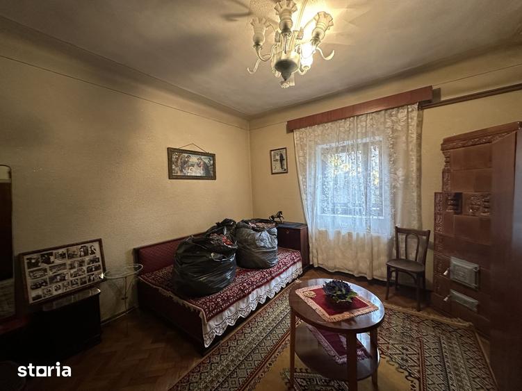 Casă cu 4 camere cu Teren 1266 Mp în Târgșoru Vechi