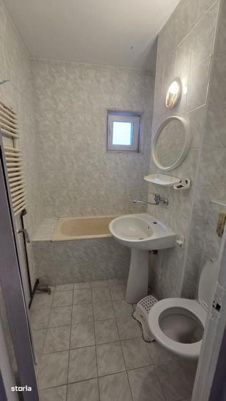 Apartament cu 4 camere decomandat în Micro 15