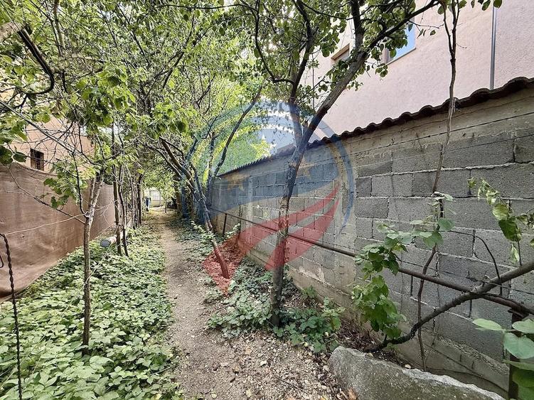 Casă cu Teren 371 Mp în Central