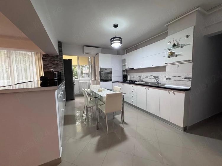 Apartament cu 3 camere decomandat în Parc Zăvoi